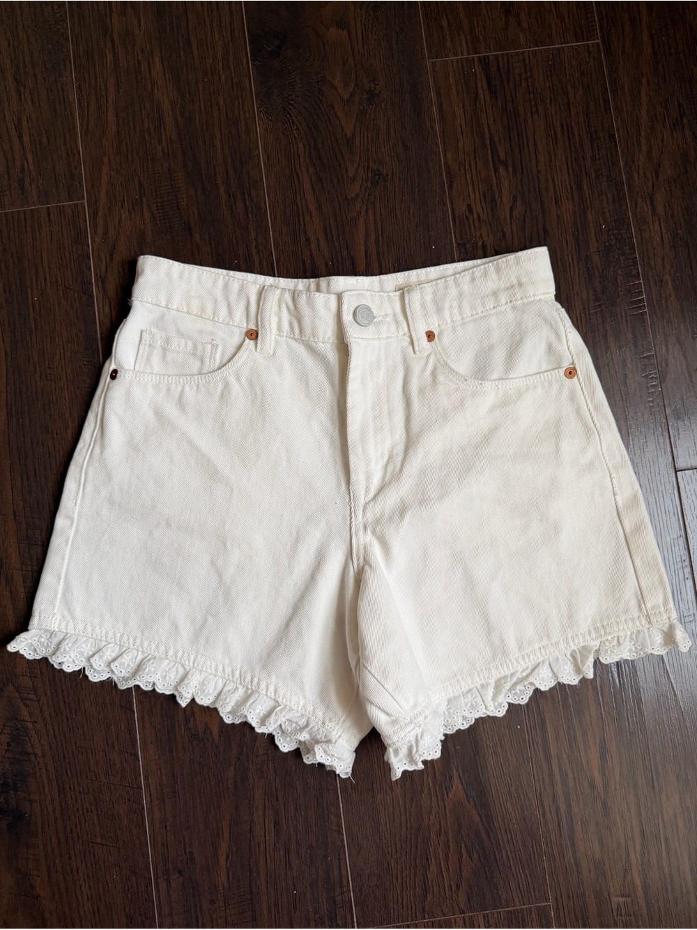 Blank NYC High Waisted White Denim Shorts Eyelet Ruffle Trim Size 26